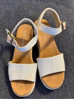 TOMS Women's Cream Canvas Ankle-Strap Sandals with Tan Footbed